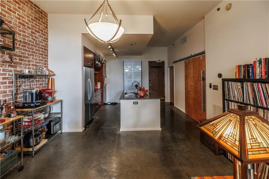 1 bedroom, 2 bathroom, 879 sq ft condominium for sale at 130 Arizona Avenue 305, Atlanta, GA 30307 — photo 5