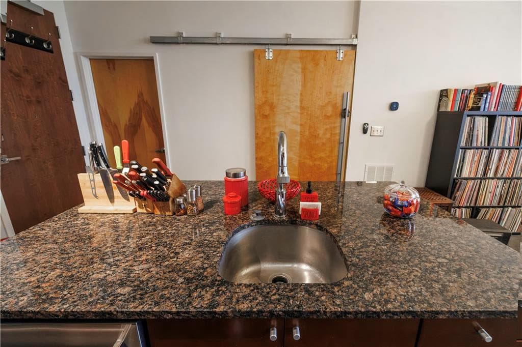 1 bedroom, 2 bathroom, 879 sq ft condominium for sale at 130 Arizona Avenue 305, Atlanta, GA 30307 — photo 9