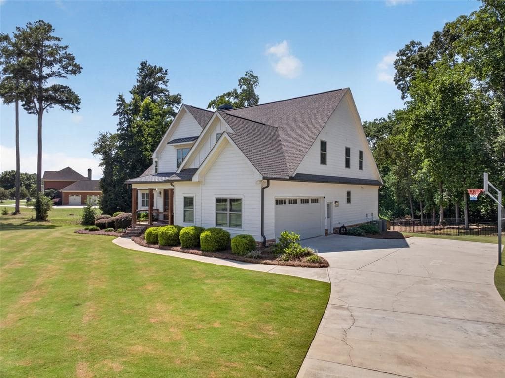 6 bedroom, 5 bathroom, 5,575 sq ft single family residence for sale at 417 Fox Valley Drive, Monroe, GA 30656 — photo 2