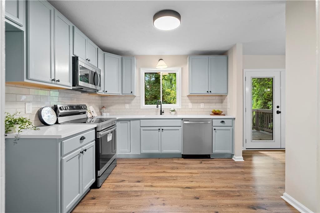 4 bedroom, 3 bathroom, 1,633 sq ft single family residence for sale at 1197 Wynbrook Road, Marietta, GA 30008 — photo 2