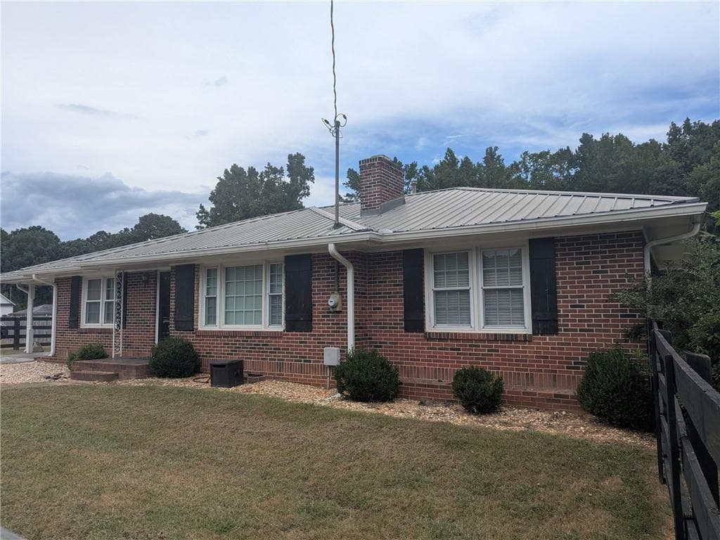 3 bedroom, 2 bathroom, 1,773 sq ft single family residence for rent at 6115 Jewell Bennett Road, Dawsonville, GA 30534 for $2,200 a month — photo 3