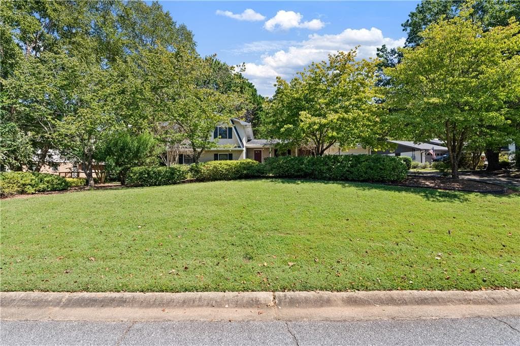 4 bedroom, 3 bathroom, 2,700 sq ft single family residence for sale at 5161 Joel Lane, Dunwoody, GA 30360 — photo 3