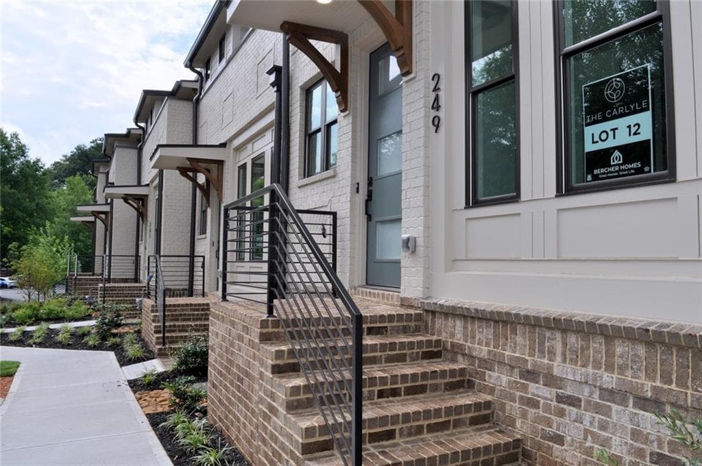 3 bedroom, 5 bathroom, 2,660 sq ft townhouse for sale at 249 White Street, Marietta, GA 30060 — photo 3