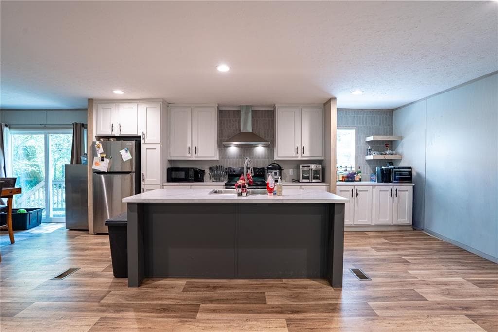 3 bedroom, 2 bathroom, 1,568 sq ft single family residence for sale at 3589 Sequoia Road, Gainesville, GA 30506 — photo 3