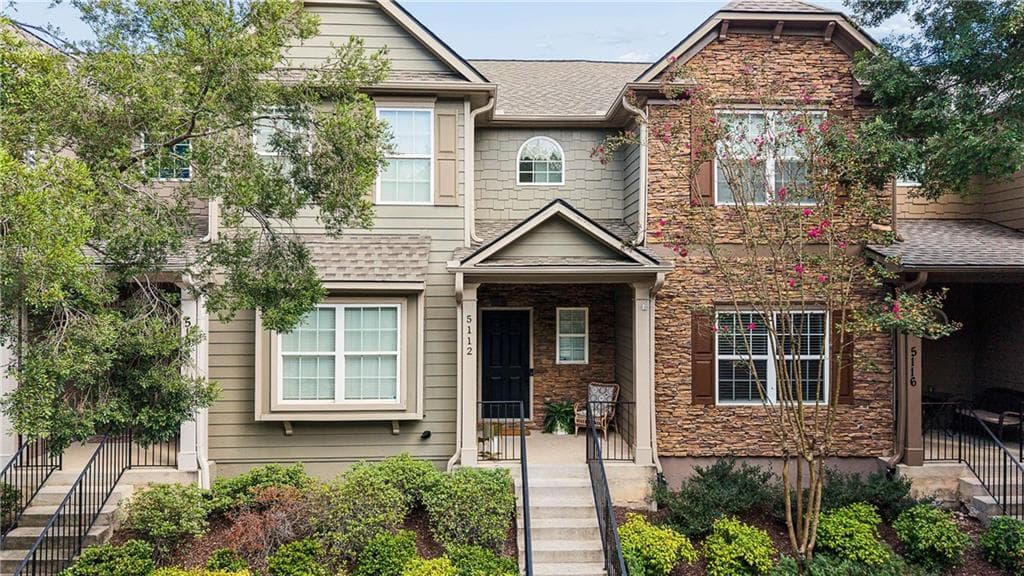 3 bedroom, 3 bathroom, 2,126 sq ft townhouse for sale at 5112 Whiteoak Terrace, Smyrna, GA 30080 — photo 1 of 50