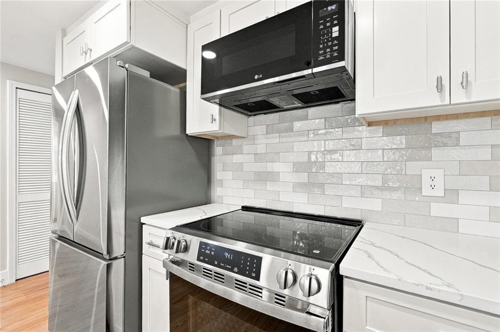 1 bedroom, 1 bathroom, 750 sq ft condominium for sale at 3481 Lakeside Drive 1905, Atlanta, GA 30326 — photo 4