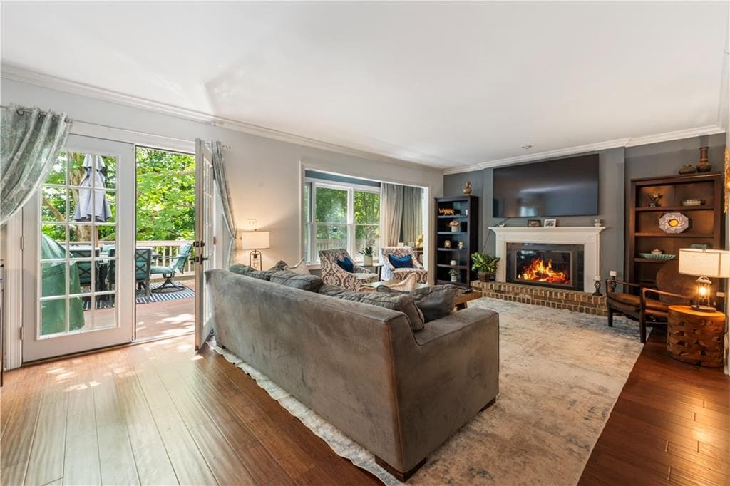 3 bedroom, 3 bathroom, 2,228 sq ft single family residence for sale at 2220 Defoors Ferry Road, Atlanta, GA 30318 — photo 5