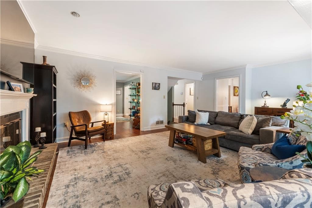 3 bedroom, 3 bathroom, 2,228 sq ft single family residence for sale at 2220 Defoors Ferry Road, Atlanta, GA 30318 — photo 6