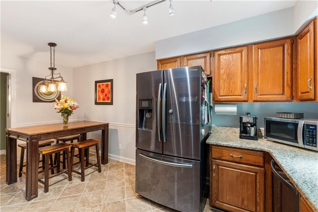 3 bedroom, 3 bathroom, 2,228 sq ft single family residence for sale at 2220 Defoors Ferry Road, Atlanta, GA 30318 — photo 7