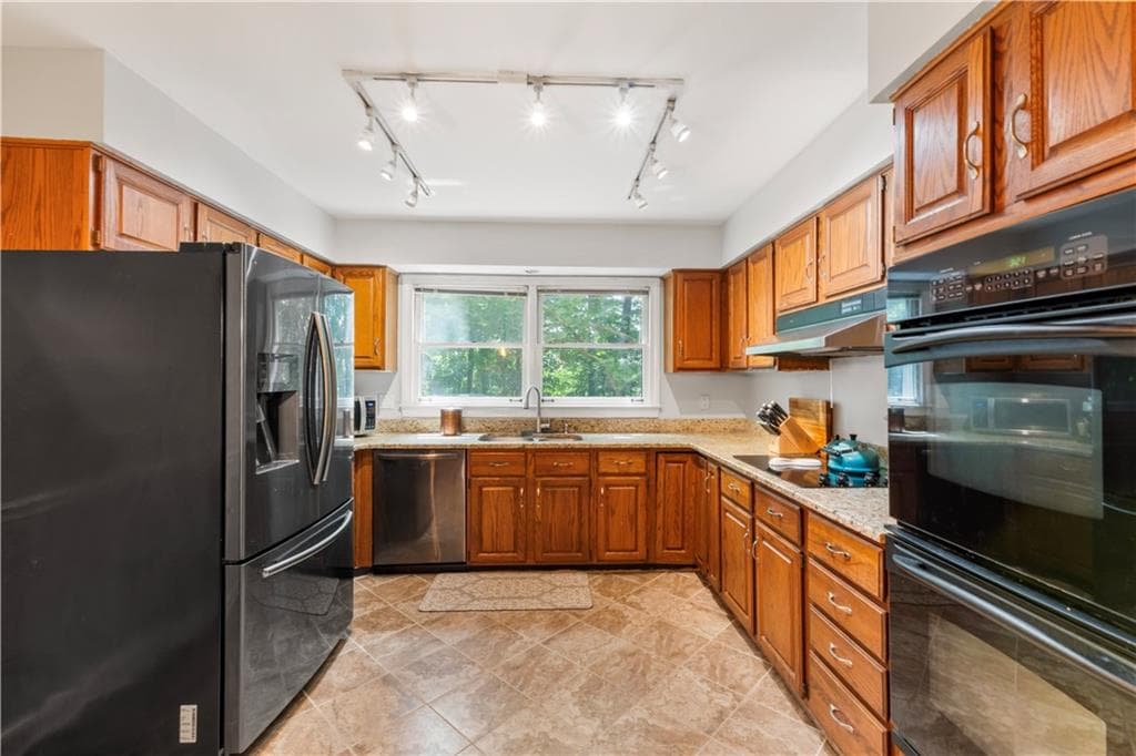 3 bedroom, 3 bathroom, 2,228 sq ft single family residence for sale at 2220 Defoors Ferry Road, Atlanta, GA 30318 — photo 8