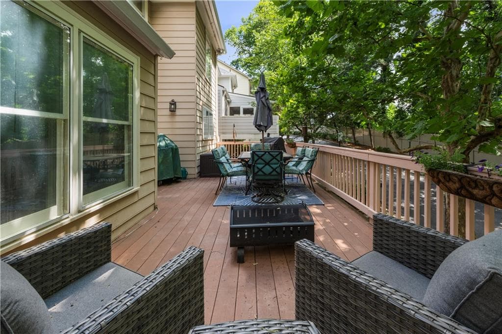 3 bedroom, 3 bathroom, 2,228 sq ft single family residence for sale at 2220 Defoors Ferry Road, Atlanta, GA 30318 — photo 9