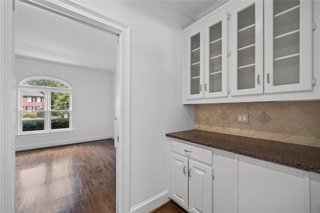 5 bedroom, 5 bathroom, 6,258 sq ft single family residence for sale at 4400 Sirrocco Lane, Lilburn, GA 30047 — photo 9