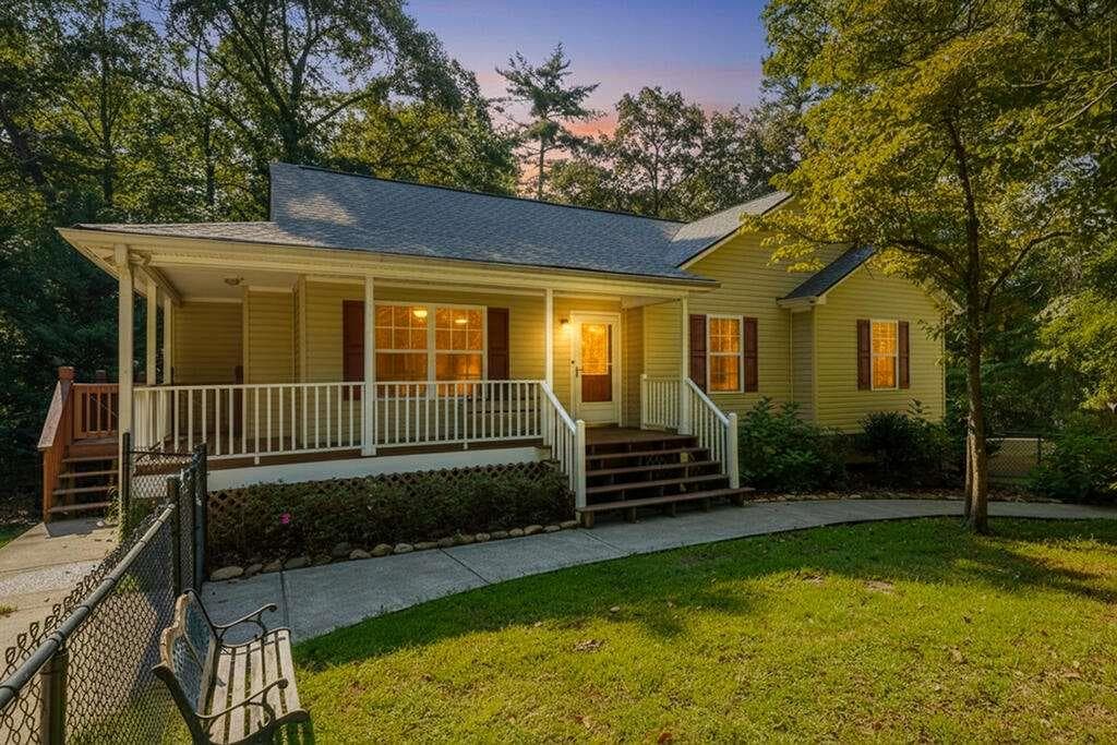 4 bedroom, 3 bathroom, 1,890 sq ft single family residence for sale at 21 Gild Court, Ellijay, GA 30540 — photo 1 of 46