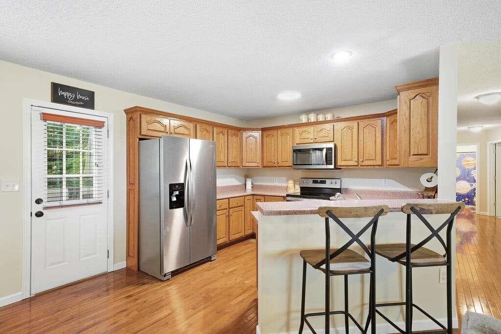 4 bedroom, 3 bathroom, 1,890 sq ft single family residence for sale at 21 Gild Court, Ellijay, GA 30540 — photo 3