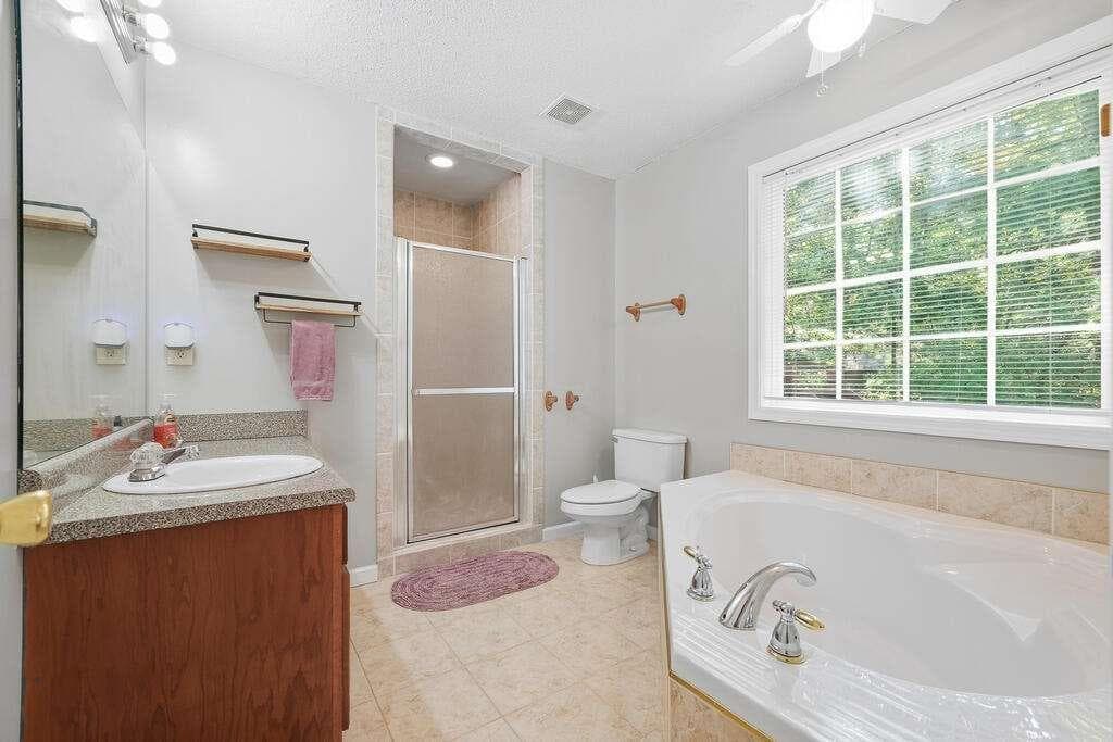 4 bedroom, 3 bathroom, 1,890 sq ft single family residence for sale at 21 Gild Court, Ellijay, GA 30540 — photo 4