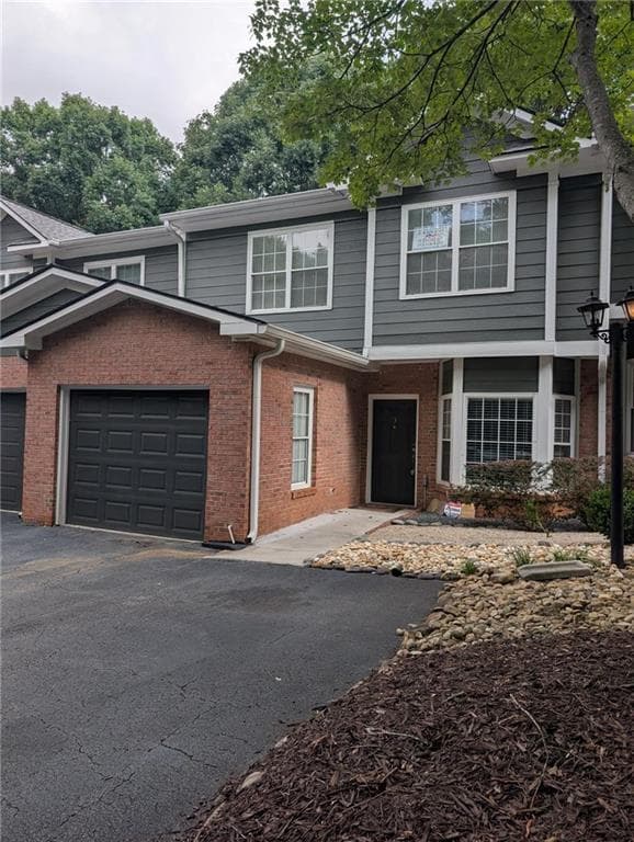 3 bedroom, 3 bathroom, 1,866 sq ft townhouse for rent at 2680 Pine Tree Road 3, Atlanta, GA 30324 for $2,595 a month — photo 1 of 18