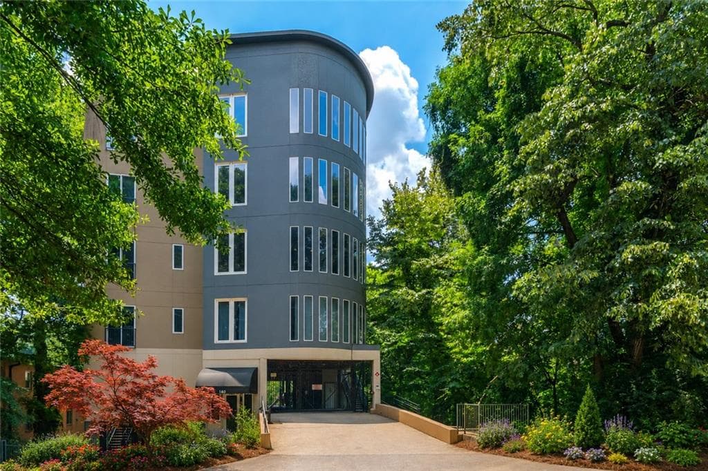 1 bedroom, 1 bathroom, 746 sq ft condominium for sale at 140 Alden Avenue 305, Atlanta, GA 30309