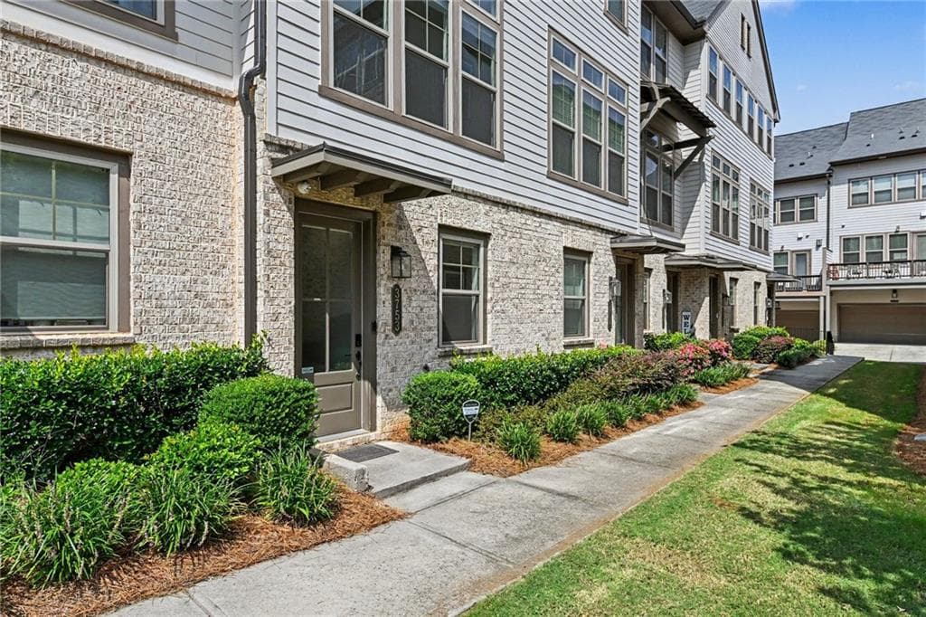 3 bedroom, 4 bathroom, 2,184 sq ft townhouse for rent at 3753 Allegretto Circle, Atlanta, GA 30339 for $3,300 a month — photo 2