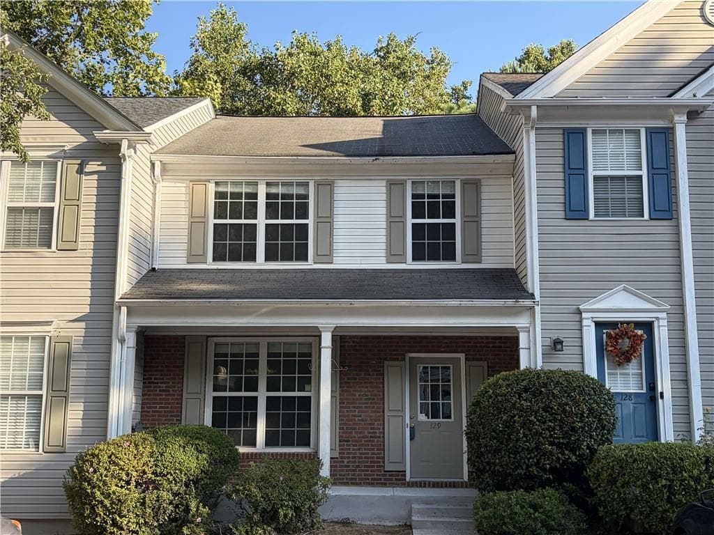 3 bedroom, 3 bathroom, 1,365 sq ft townhouse for rent at 9155 Nesbit Ferry Road 129, Alpharetta, GA 30022 for $2,295 a month — photo 1 of 48