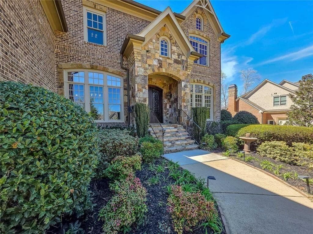 5 bedroom, 5 bathroom, 5,886 sq ft single family residence for sale at 1485 White Rose Court, Kennesaw, GA 30152 — photo 5