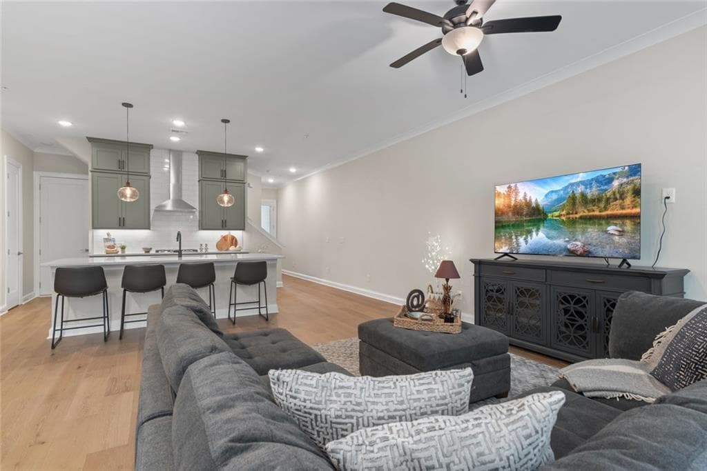 3 bedroom, 3 bathroom, 2,220 sq ft townhouse for sale at 300 Walker Avenue, Roswell, GA 30076 — photo 5