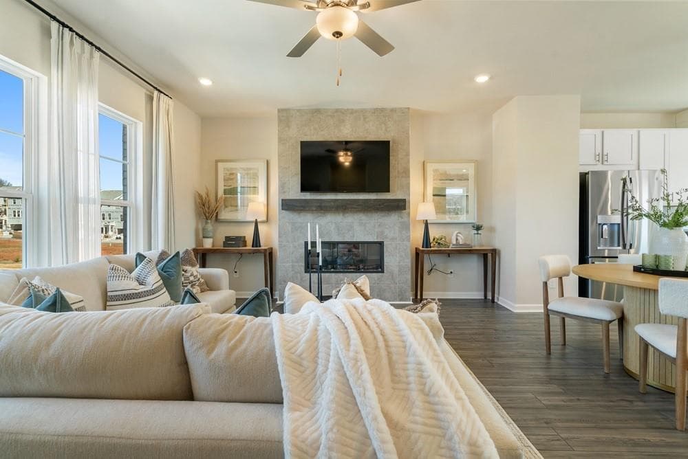 3 bedroom, 4 bathroom, 1,967 sq ft townhouse for sale at 6120 Wayburn Street, Tucker, GA 30084 — photo 3