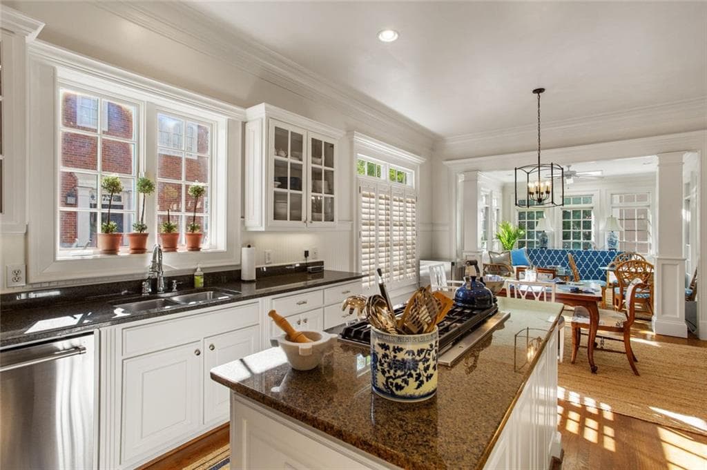 5 bedroom, 6 bathroom, 4,076 sq ft single family residence under contract at 1509 Collier Place, Smyrna, GA 30080 — photo 3