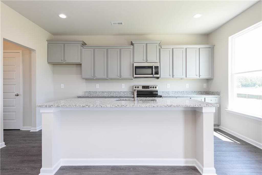 4 bedroom, 3 bathroom, 2,159 sq ft single family residence for sale at 80 Cochin Drive, Statham, GA 30666 — photo 7