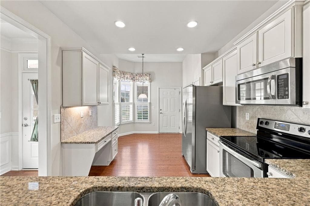 2 bedroom, 2 bathroom, 1,388 sq ft single family residence for sale at 6235 Ivy Stone Way, Hoschton, GA 30548 — photo 9
