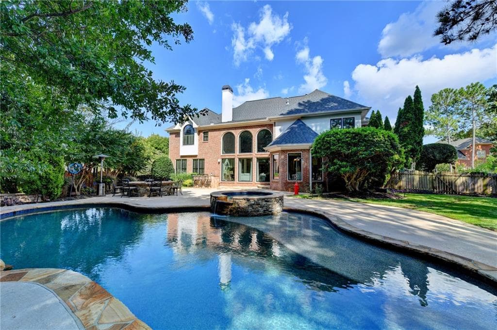 5 bedroom, 6 bathroom, 4,914 sq ft single family residence under contract at 805 Longstone Landing, Alpharetta, GA 30022 — photo 2