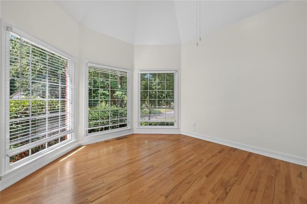 5 bedroom, 5 bathroom, 2,928 sq ft single family residence for sale at 6415 Wenham Court, Cumming, GA 30040 — photo 4