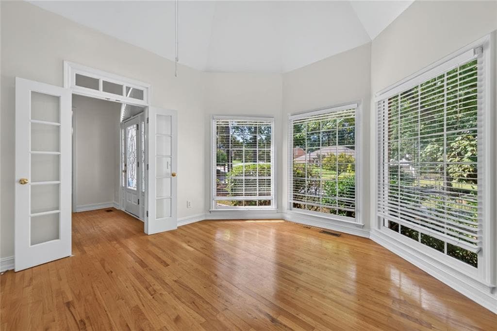 5 bedroom, 5 bathroom, 2,928 sq ft single family residence for sale at 6415 Wenham Court, Cumming, GA 30040 — photo 5