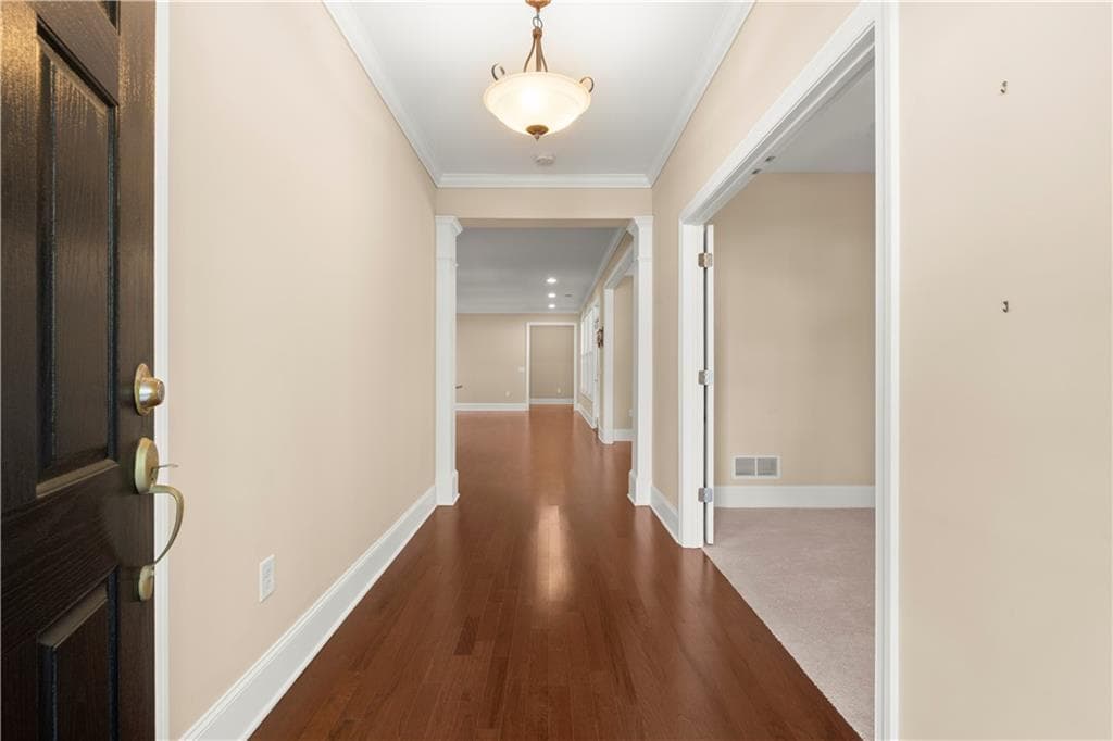 2 bedroom, 2 bathroom, 2,197 sq ft single family residence for sale at 240 Somerset Circle, Woodstock, GA 30189 — photo 6