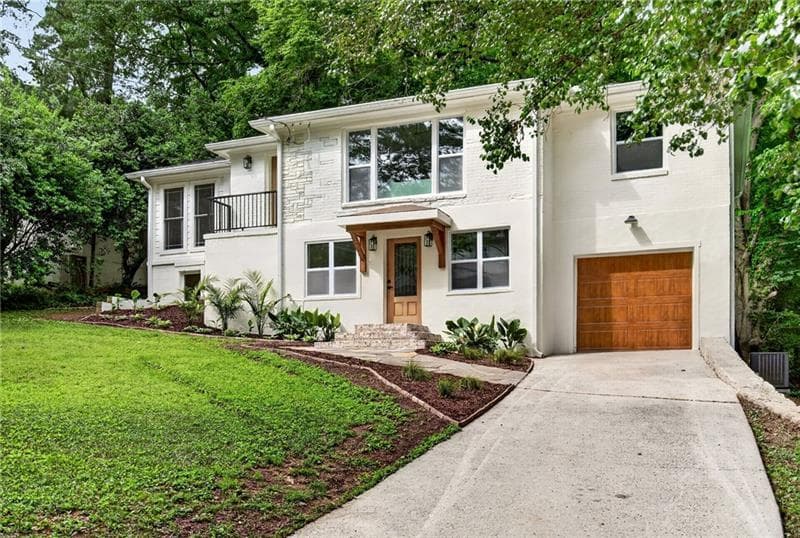 4 bedroom, 3 bathroom, 2,540 sq ft single family residence for sale at 656 Channing Drive, Atlanta, GA 30318 — photo 2