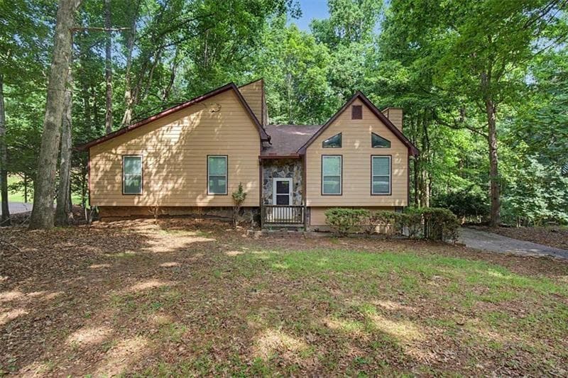 3 bedroom, 2 bathroom, 1,834 sq ft single family residence for sale at 380 N Victoria Road, Woodstock, GA 30189 — photo 2