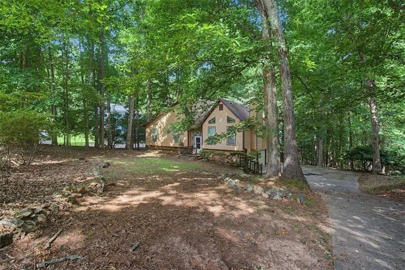 3 bedroom, 2 bathroom, 1,834 sq ft single family residence for sale at 380 N Victoria Road, Woodstock, GA 30189 — photo 3