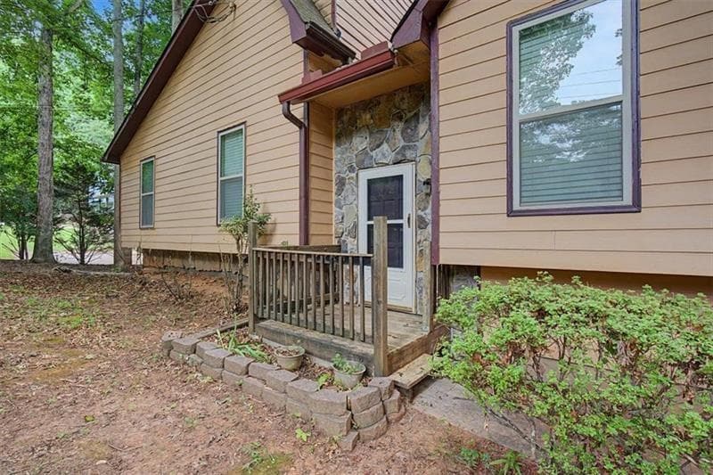 3 bedroom, 2 bathroom, 1,834 sq ft single family residence for sale at 380 N Victoria Road, Woodstock, GA 30189 — photo 6