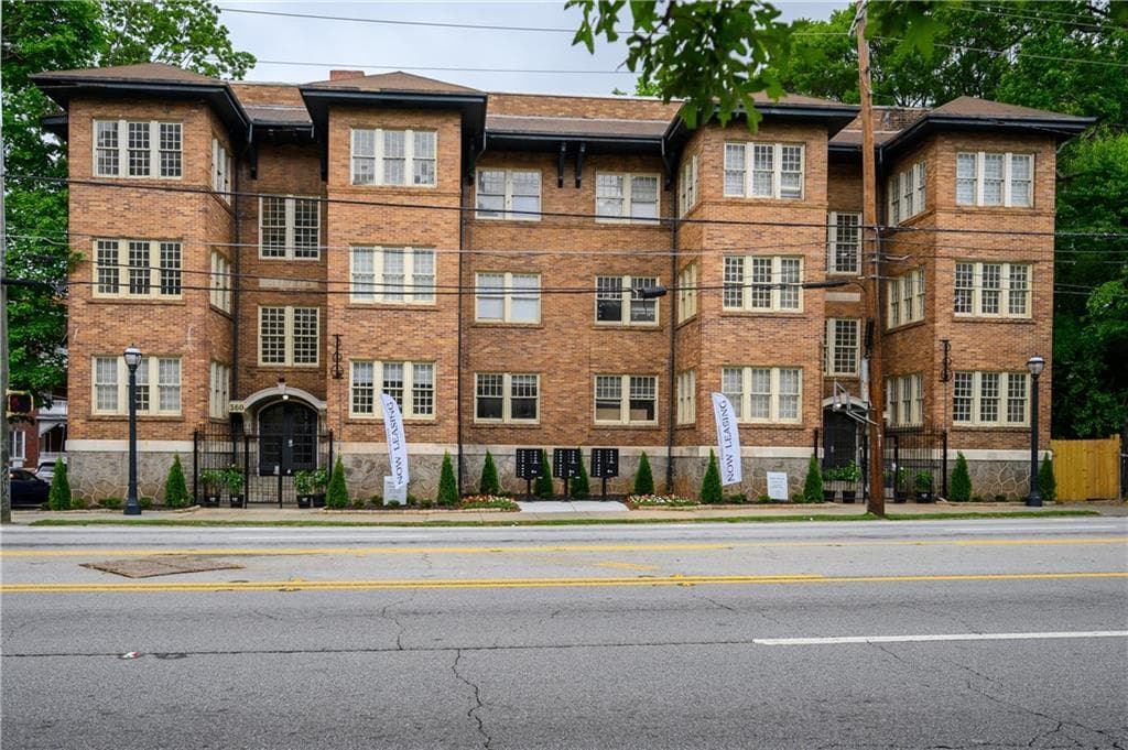 1 bedroom, 1 bathroom, 550 sq ft apartment for rent at 360 Ponce De Leon Avenue 7, Atlanta, GA 30308 for $1,400 a month — photo 1 of 11