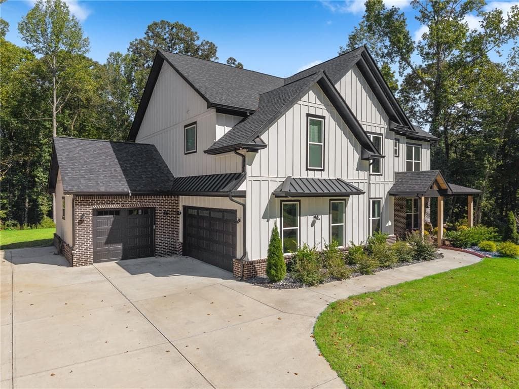 5 bedroom, 4 bathroom, 4,537 sq ft single family residence for sale at 1144 Lexington Ridge Road, Hoschton, GA 30548 — photo 2
