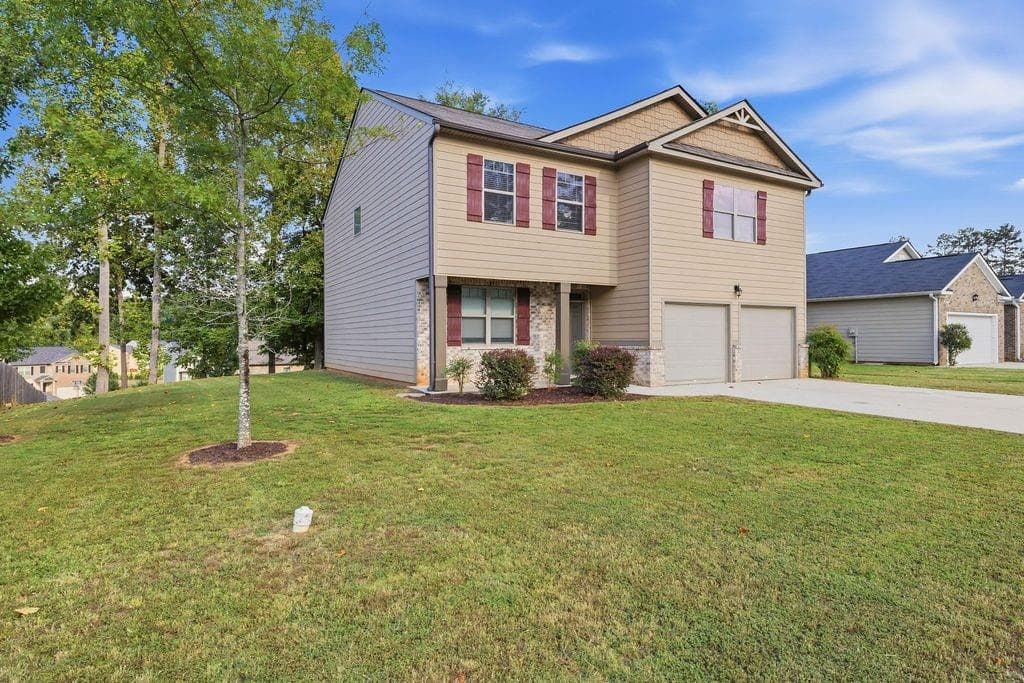 4 bedroom, 3 bathroom, 2,467 sq ft single family residence for sale at 9430 Bandywood Drive, Covington, GA 30014 — photo 3