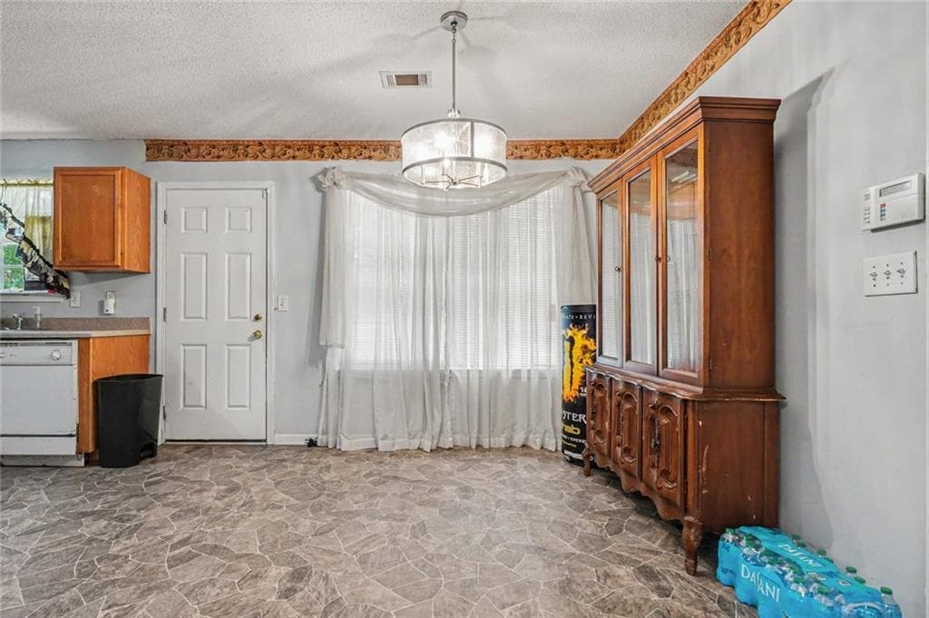 3 bedroom, 2 bathroom, 1,416 sq ft single family residence for sale at 4967 Wolfcreek View, College Park, GA 30349 — photo 8