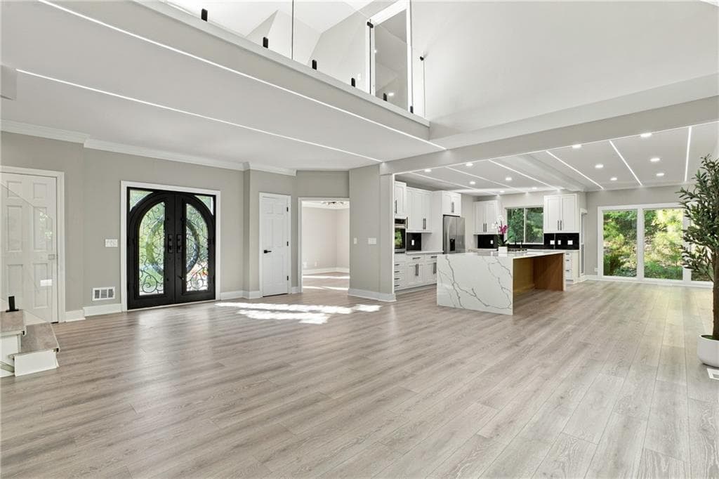 6 bedroom, 4 bathroom, 4,150 sq ft single family residence for sale at 4508 Bankside Court, Marietta, GA 30066 — photo 3