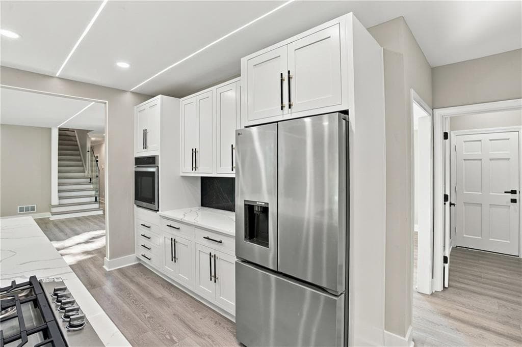 6 bedroom, 4 bathroom, 4,150 sq ft single family residence for sale at 4508 Bankside Court, Marietta, GA 30066 — photo 9