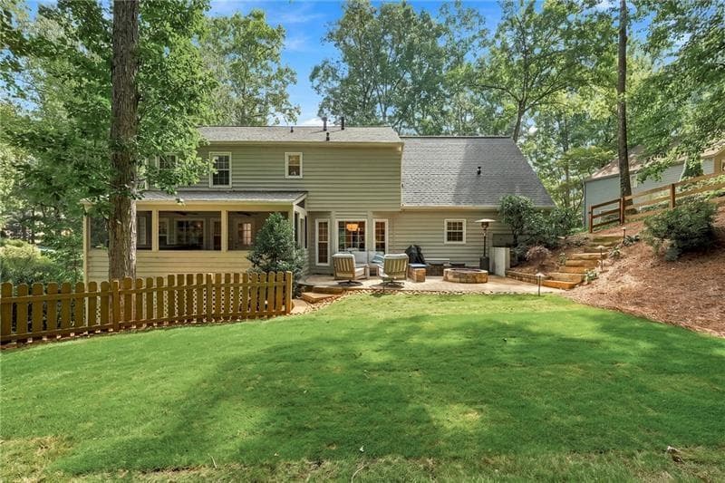 5 bedroom, 4 bathroom, 3,379 sq ft single family residence under contract at 2569 Chimney Springs Drive, Marietta, GA 30062 — photo 2