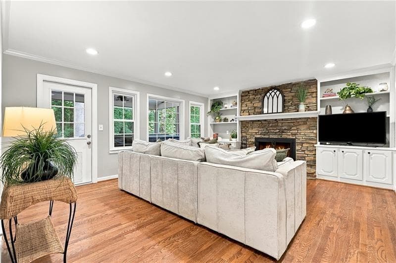 5 bedroom, 4 bathroom, 3,379 sq ft single family residence under contract at 2569 Chimney Springs Drive, Marietta, GA 30062 — photo 3