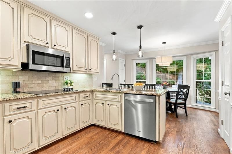 5 bedroom, 4 bathroom, 3,379 sq ft single family residence under contract at 2569 Chimney Springs Drive, Marietta, GA 30062 — photo 4