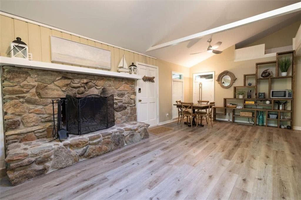 2 bedroom, 2 bathroom, 858 sq ft condominium for sale at 9010 Prestige Lane 2, Gainesville, GA 30506 — photo 2