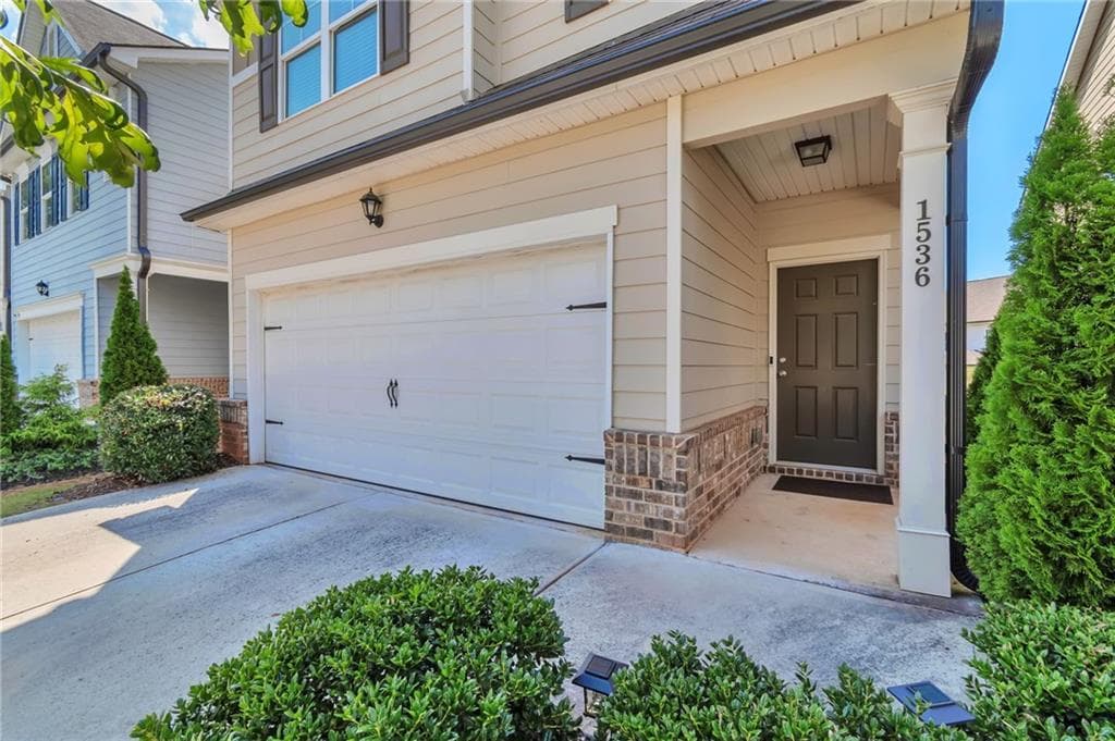 3 bedroom, 3 bathroom, 1,878 sq ft single family residence for sale at 1536 Bassett Street, Stone Mountain, GA 30083 — photo 2