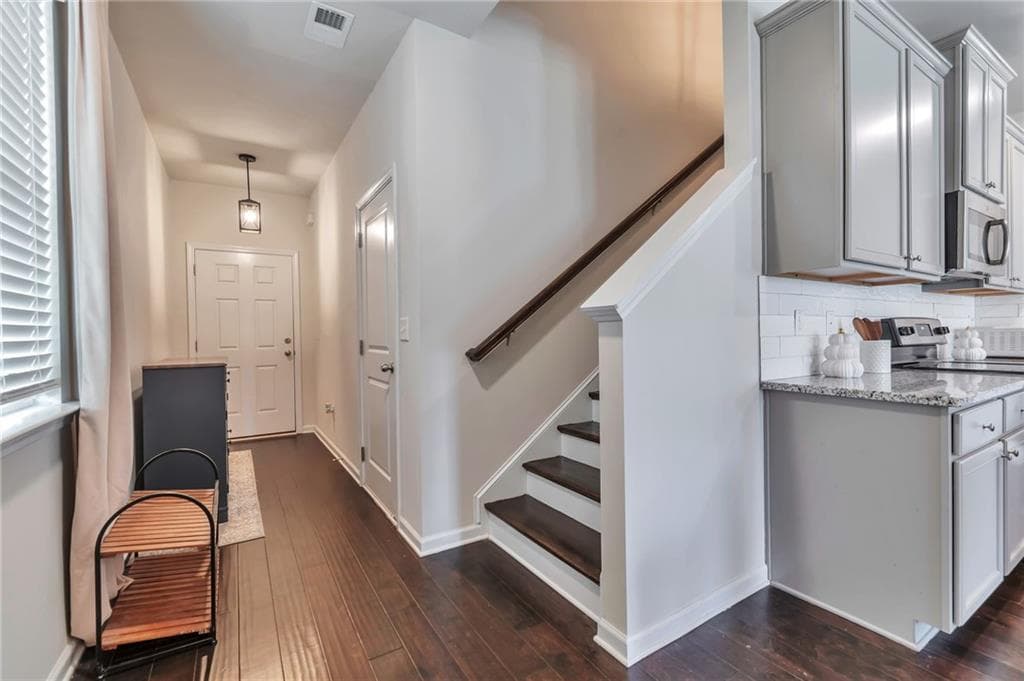 3 bedroom, 3 bathroom, 1,878 sq ft single family residence for sale at 1536 Bassett Street, Stone Mountain, GA 30083 — photo 4