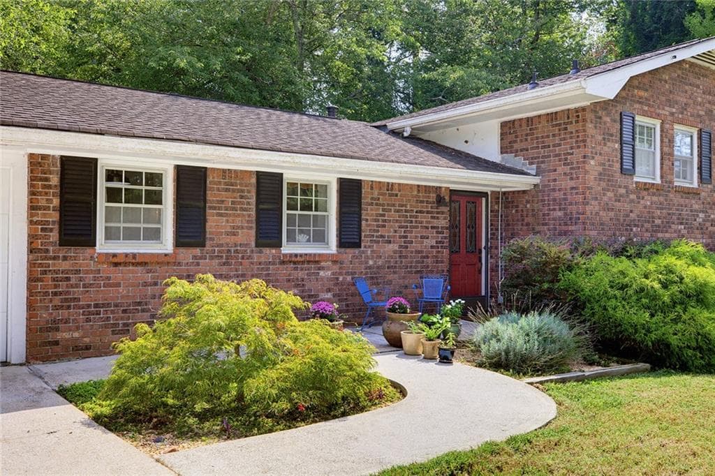 3 bedroom, 2 bathroom, 2,031 sq ft single family residence for sale at 949 Tranquil Drive, Austell, GA 30106 — photo 3